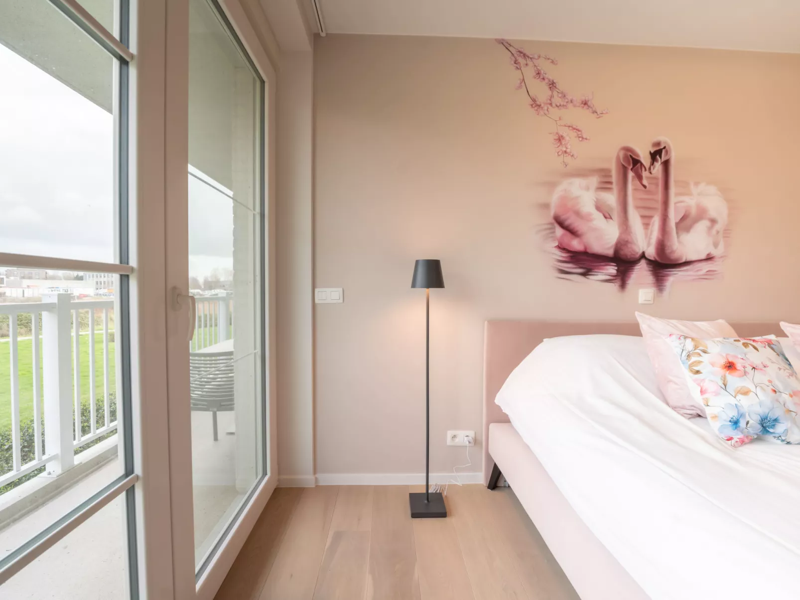 Whispering Waves with parking & terrace-Binnen