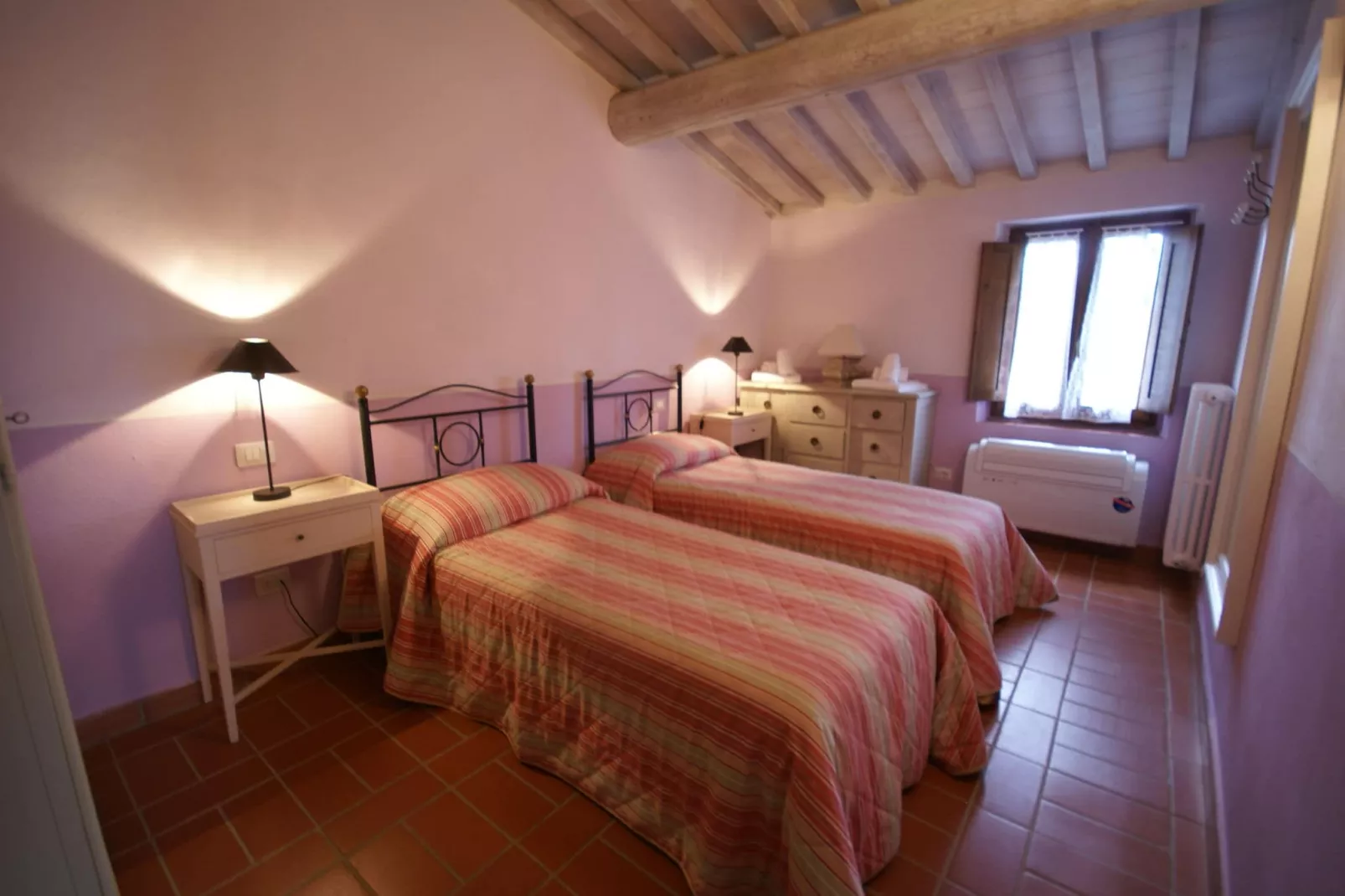 Ruim appartement in Italiaanse stijl ingericht in de heuvels-Slaapkamer