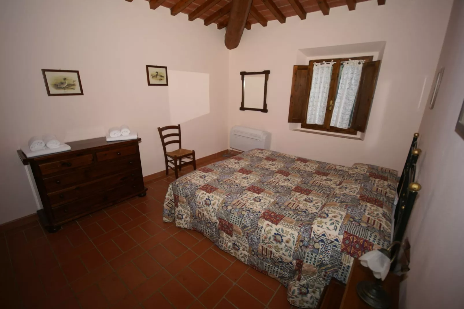 Ruim appartement in Italiaanse stijl ingericht in de heuvels-Slaapkamer