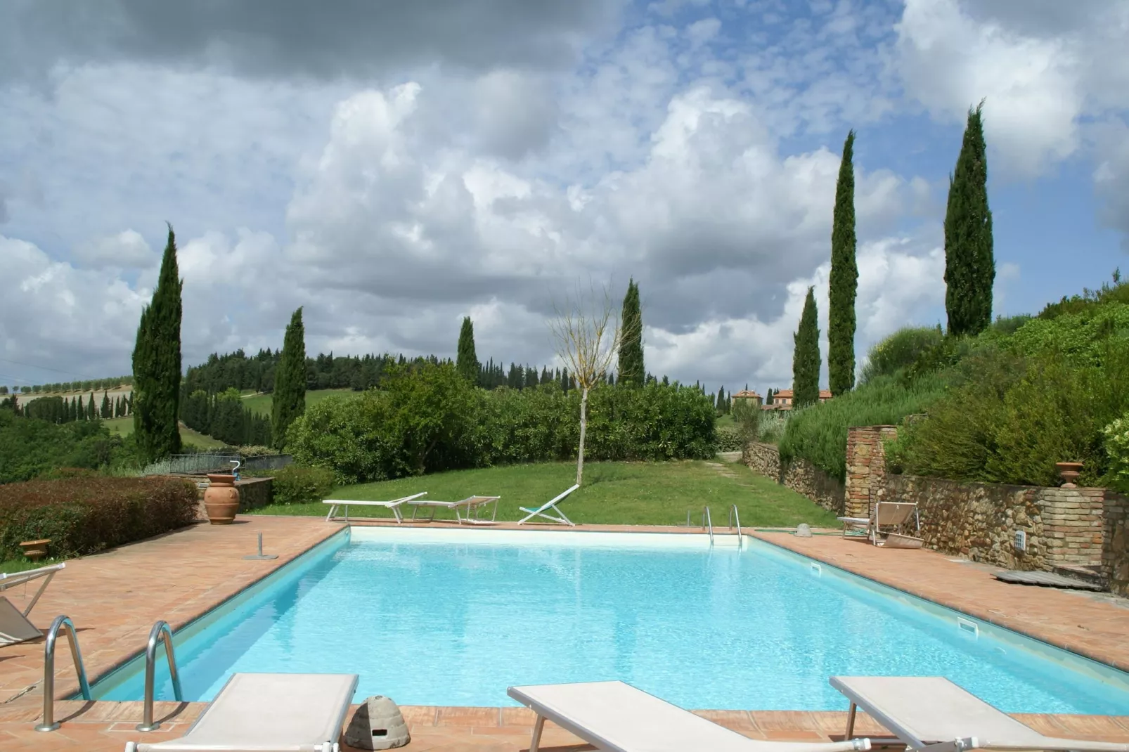 Ruim appartement in Italiaanse stijl ingericht in de heuvels-Parkfaciliteiten