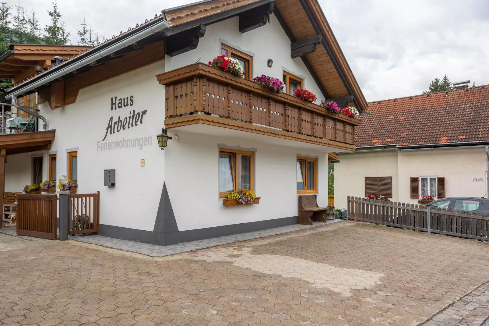 Apartment Tröpolach EG-Buitenkant zomer