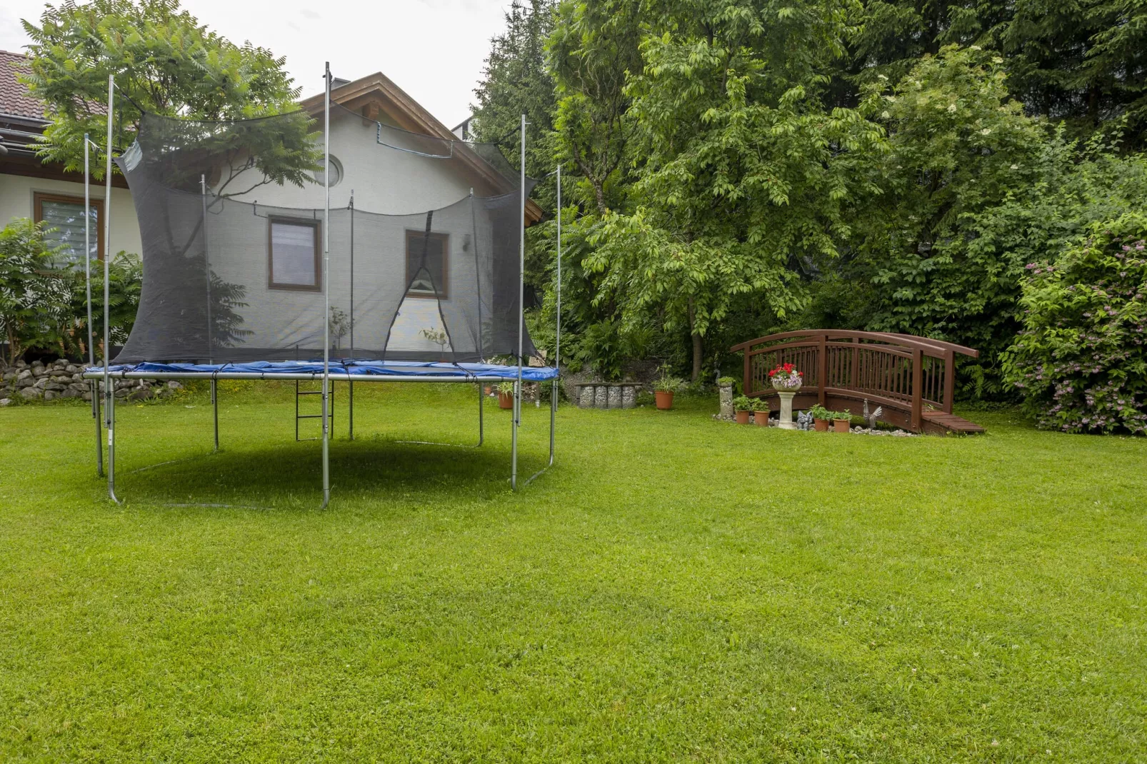 Apartment Tröpolach EG-Tuinen zomer