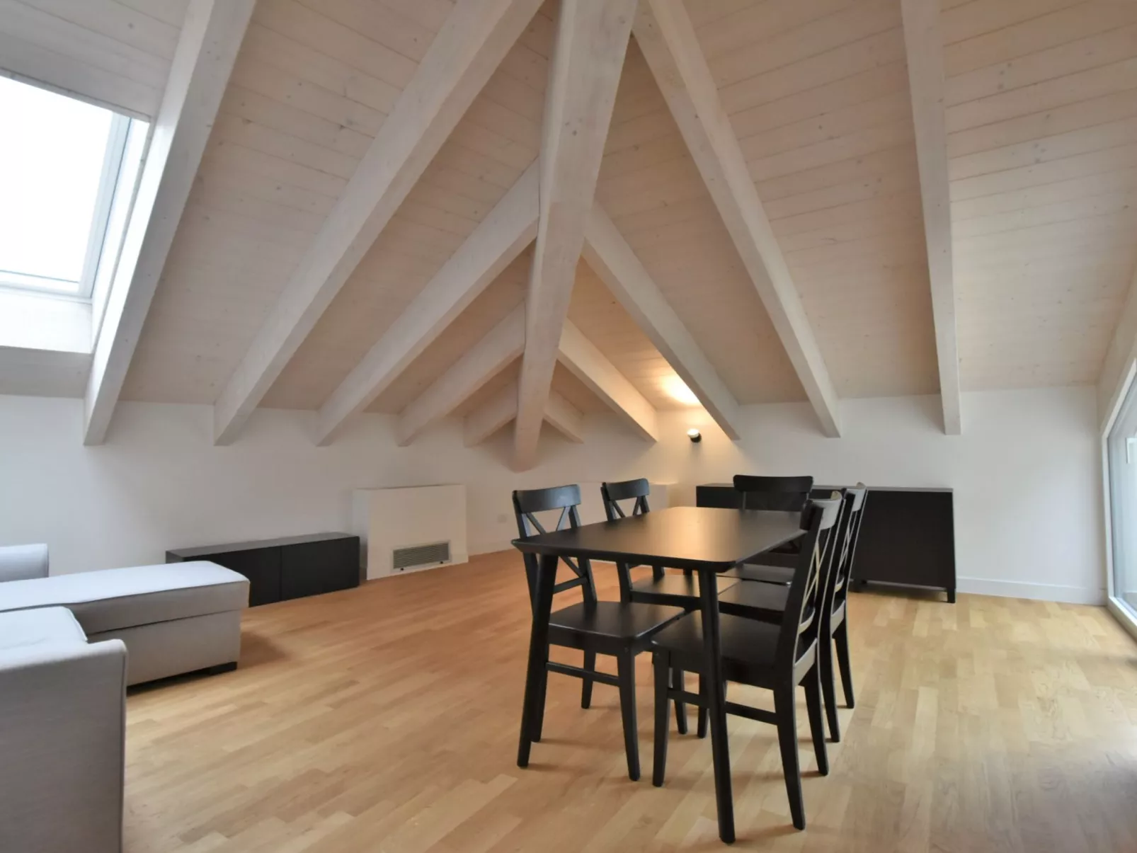 White Attic Terrace-Binnen
