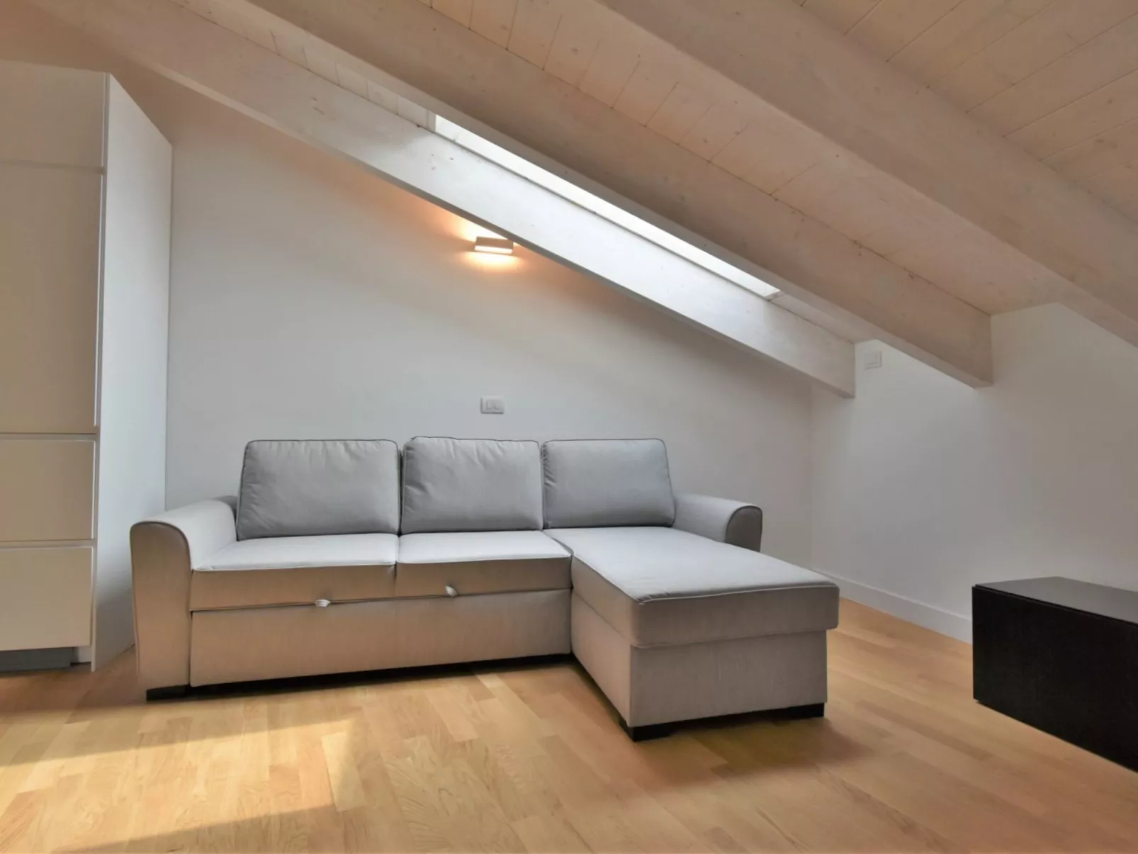 White Attic Terrace-Binnen