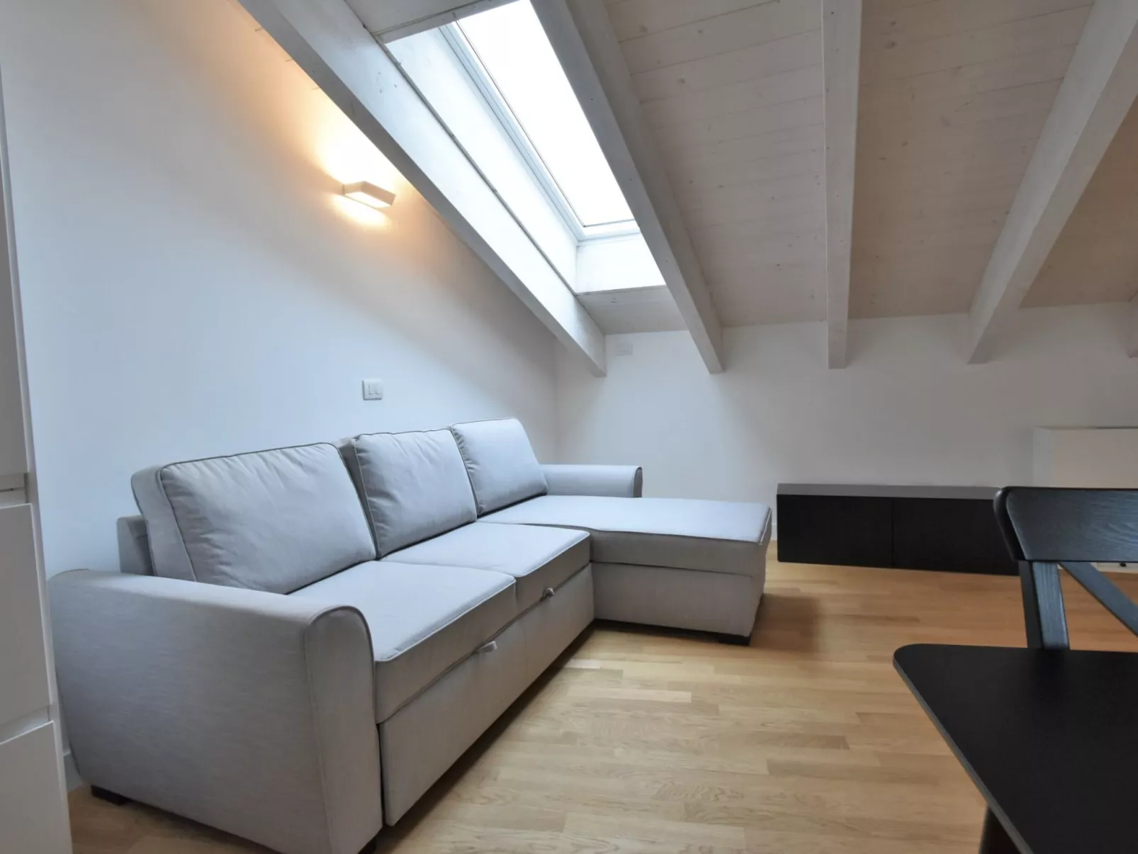 White Attic Terrace-Binnen