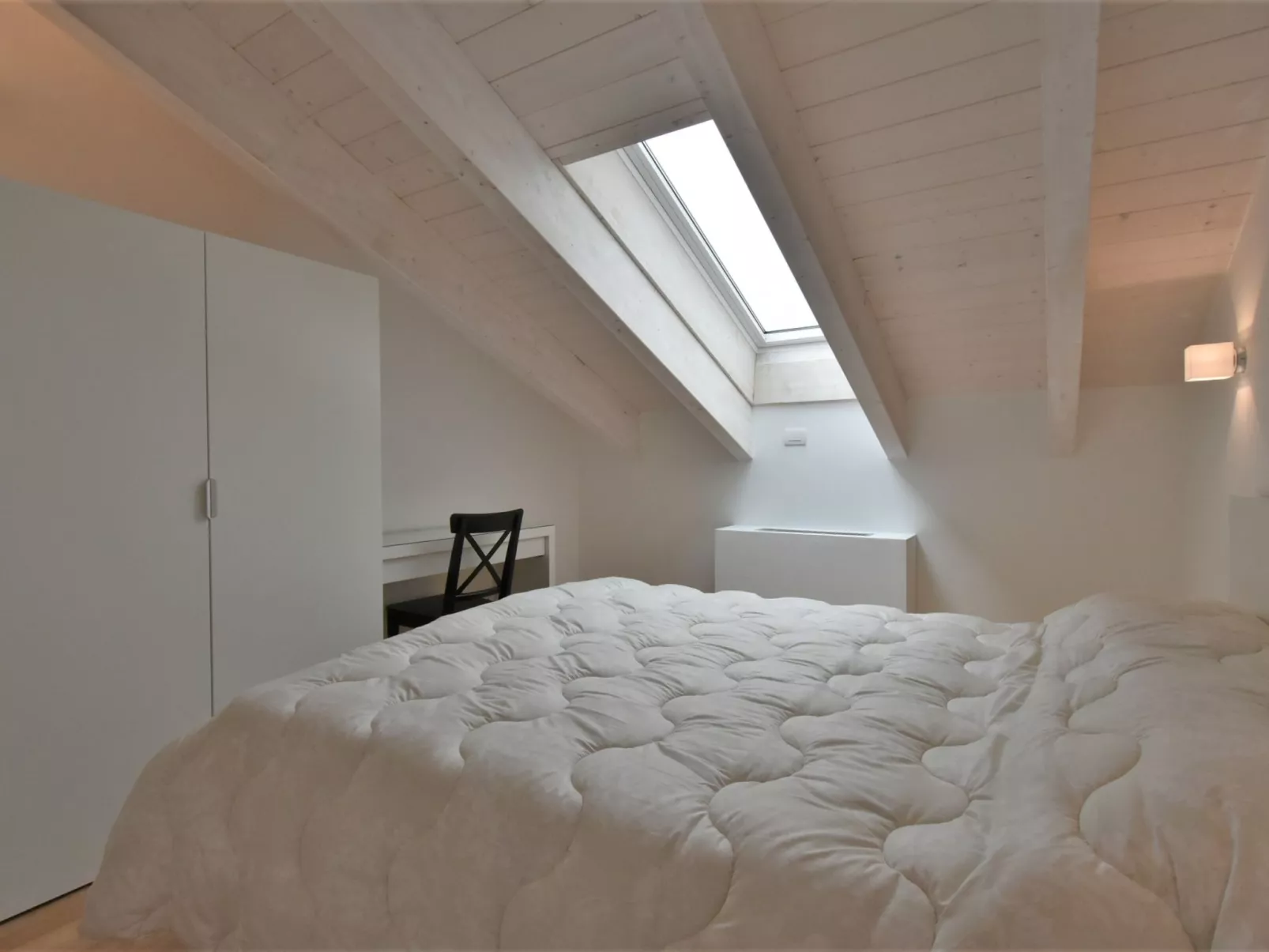 White Attic Terrace-Binnen