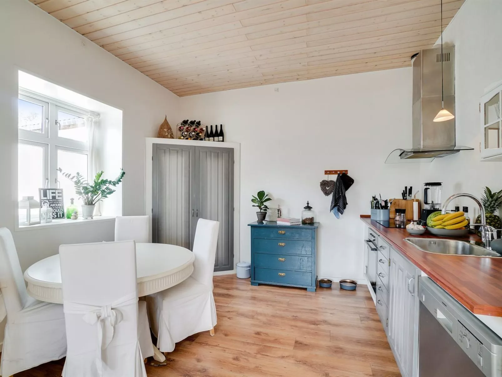 "Antonina" - 800m from the sea-Binnen
