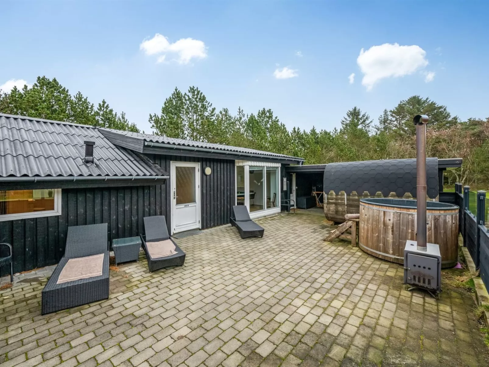 "Orm" - 2.3km from the sea-Buiten