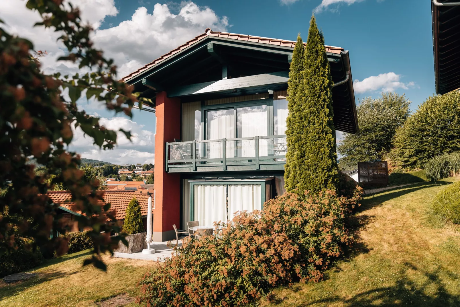 Uniek vakantiehuis in Viechtach met sauna-Buitenkant zomer