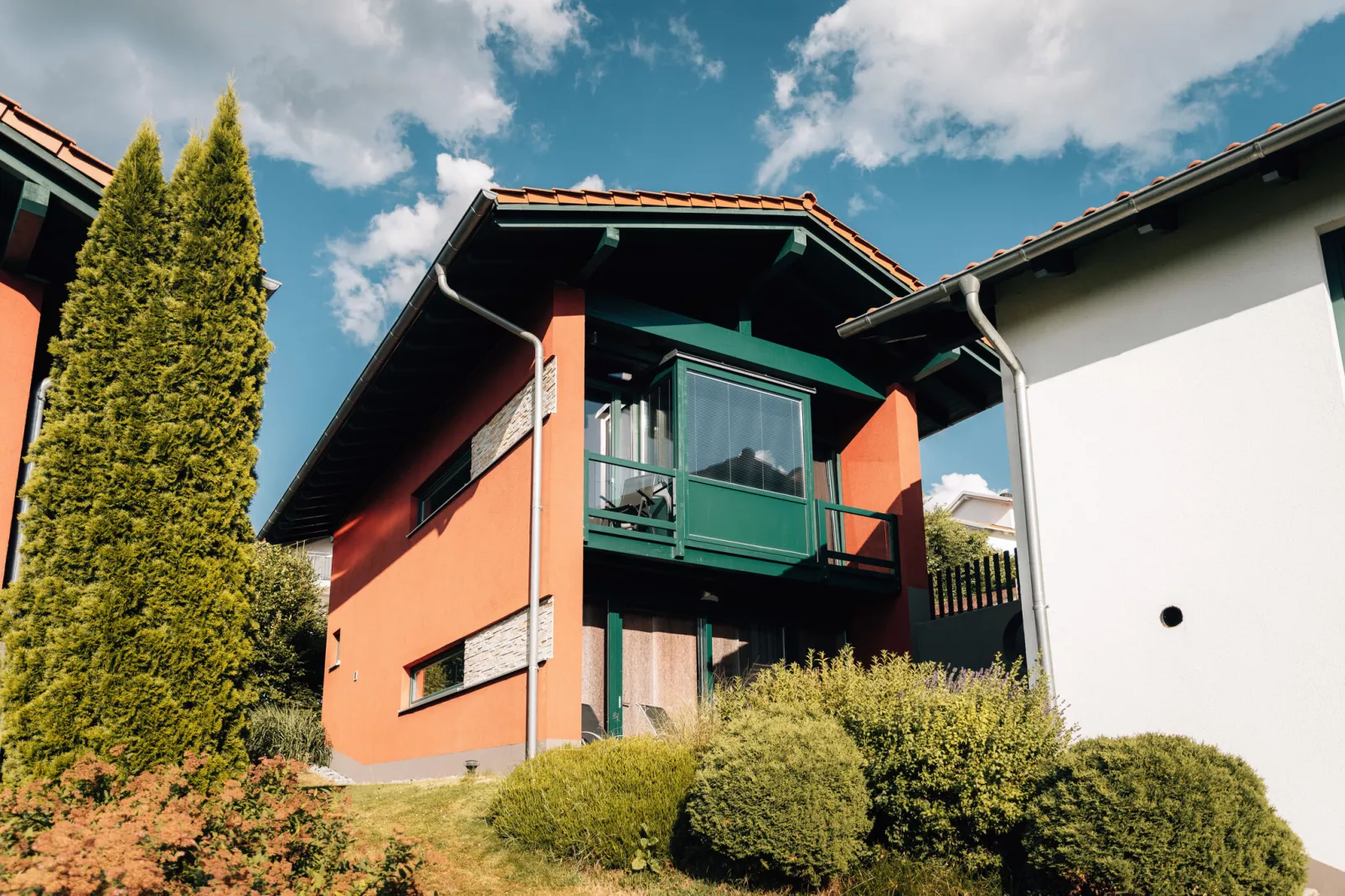 Vakantiehuis met sauna en whirlpool-Buitenkant zomer