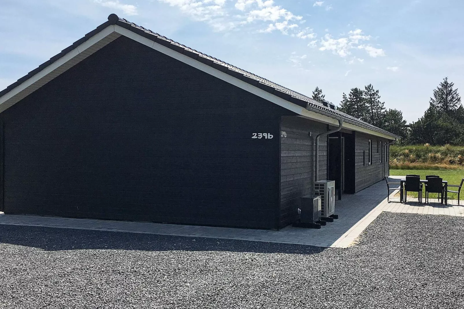 Vrijstaand vakantiehuis in Østerby met een sauna-Buiten