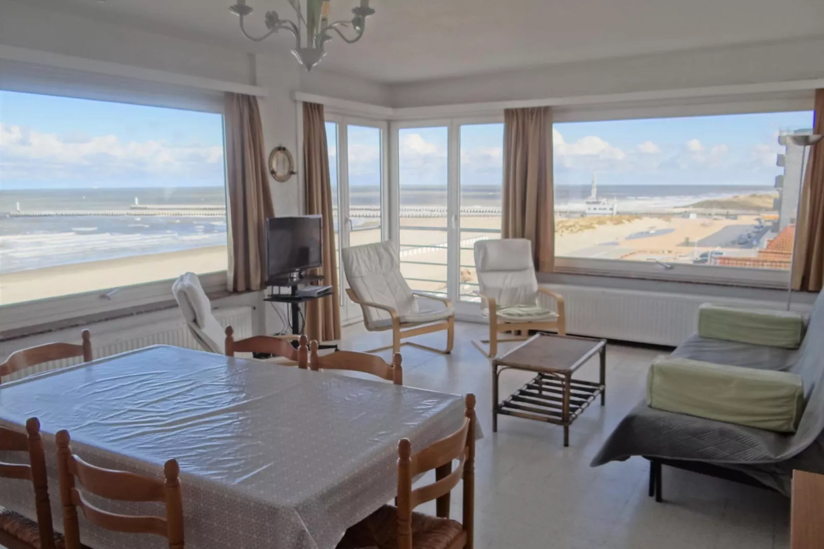 Ibis I 601-Eetkamer
