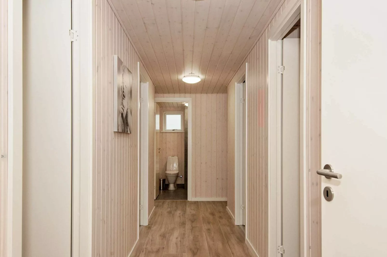 Vrijstaand vakantiehuis in Østerby met een sauna-Binnen