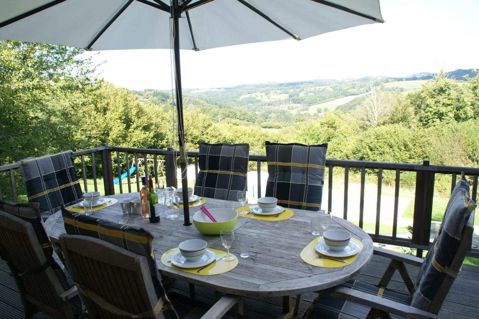 Maison de vacances Sussac-Terrasbalkon