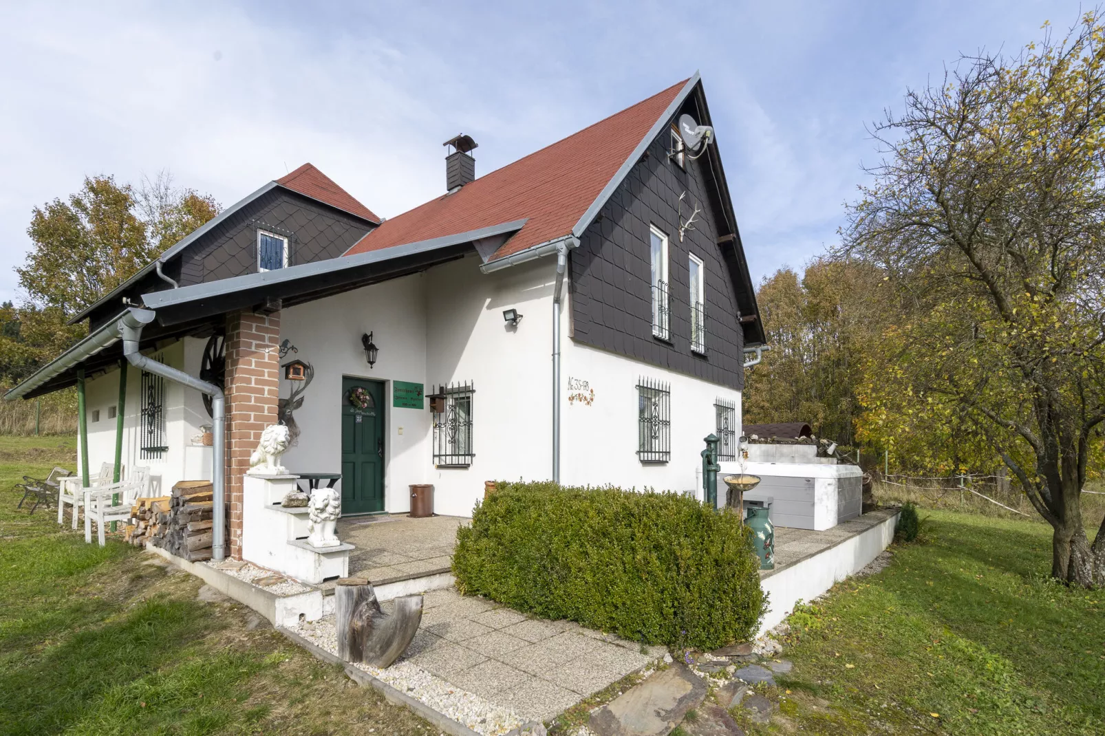 Jagdschloß Klingenthal / Graslitz-Buitenkant zomer