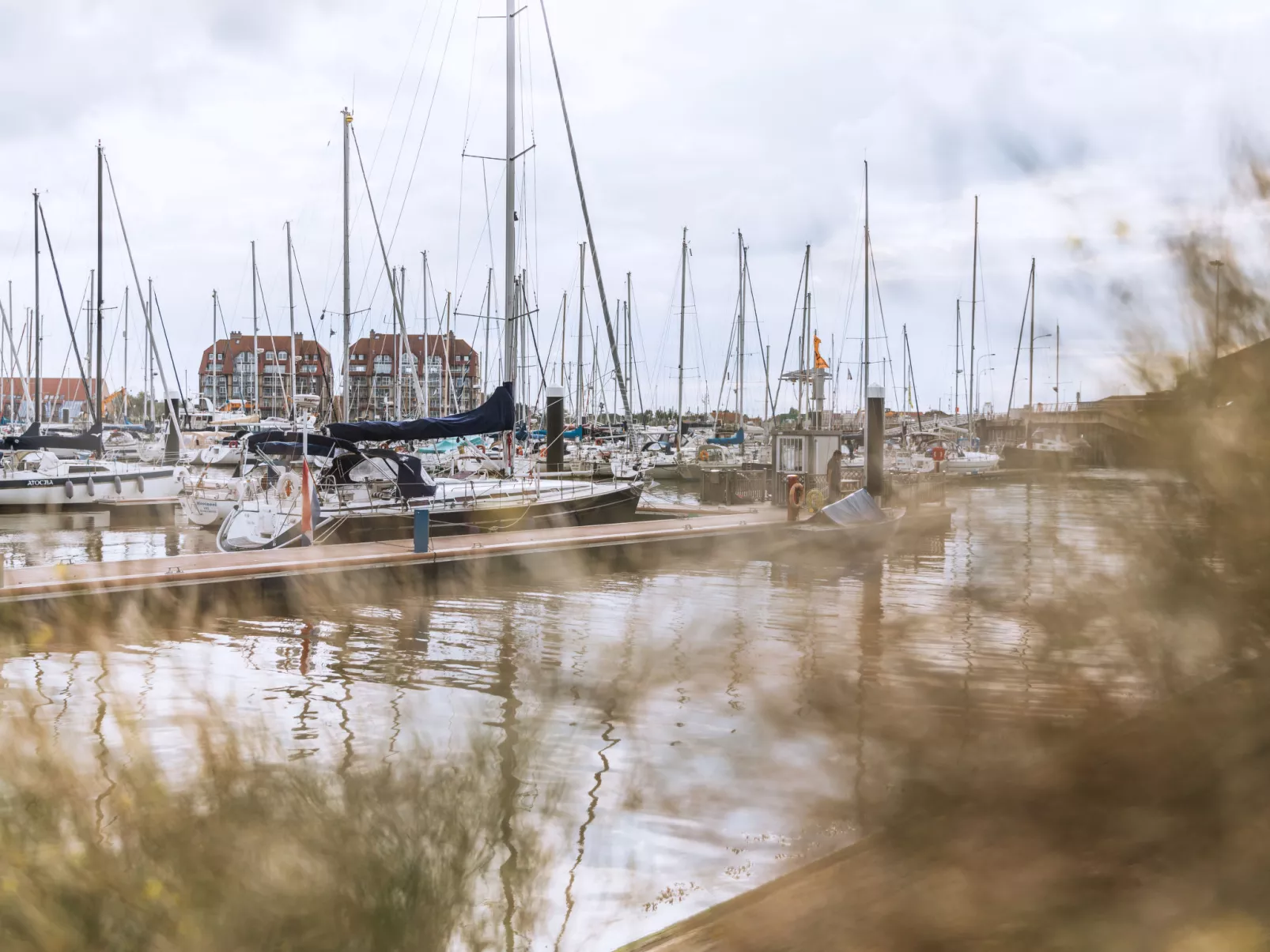 Historical and spacious "La Tourelle II"-Buiten