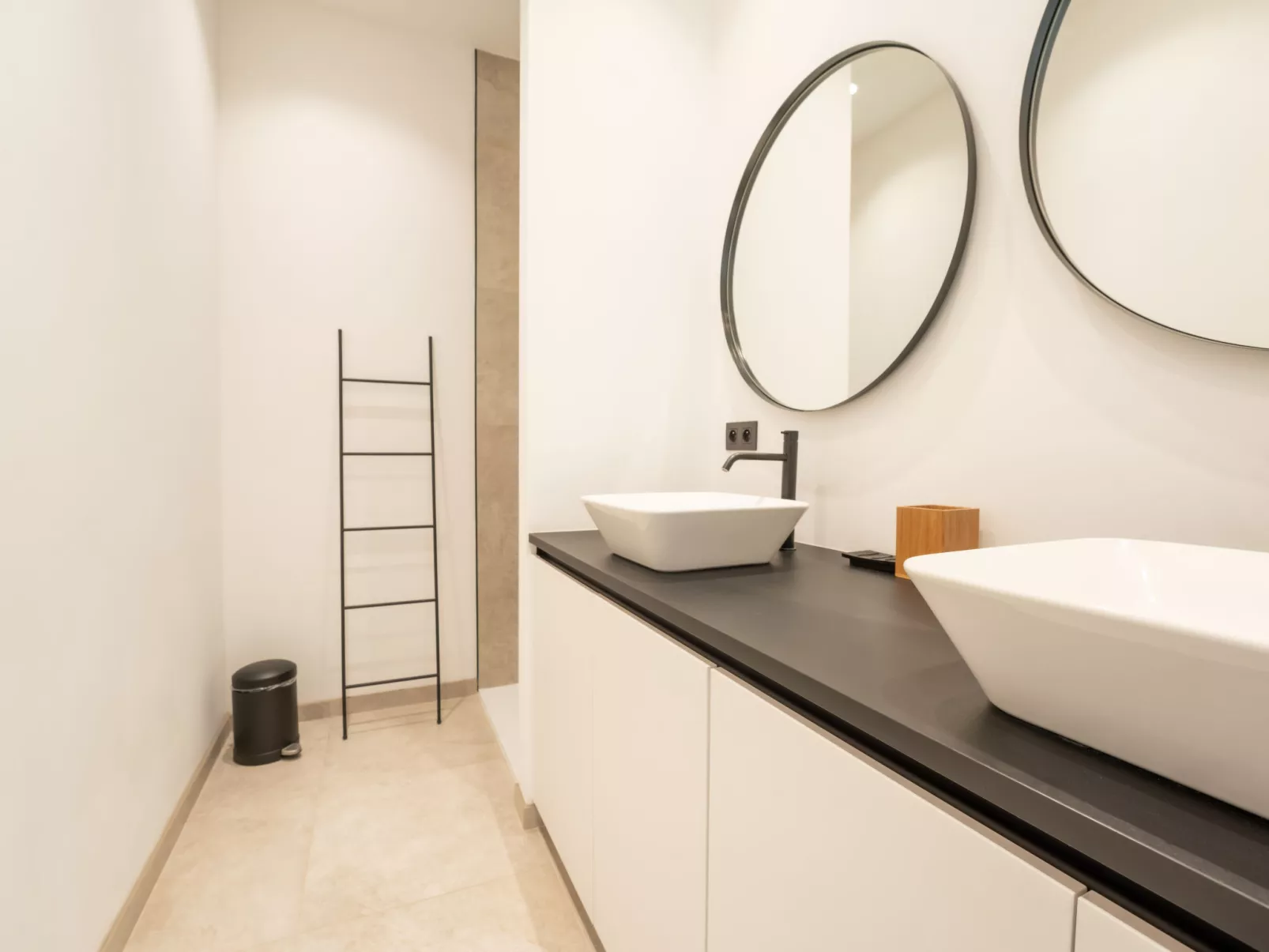 Historical and spacious "La Tourelle I"-Binnen