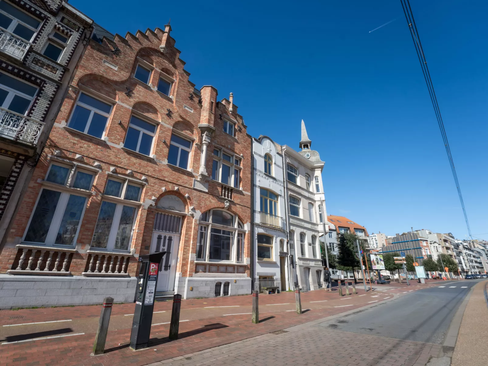 Historical and spacious "La Tourelle I"-Buiten