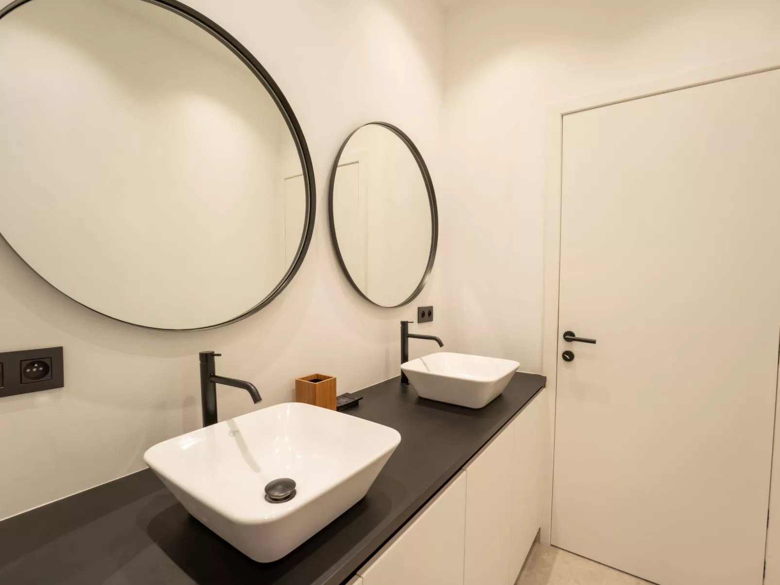 Historical and spacious "La Tourelle I"-Binnen