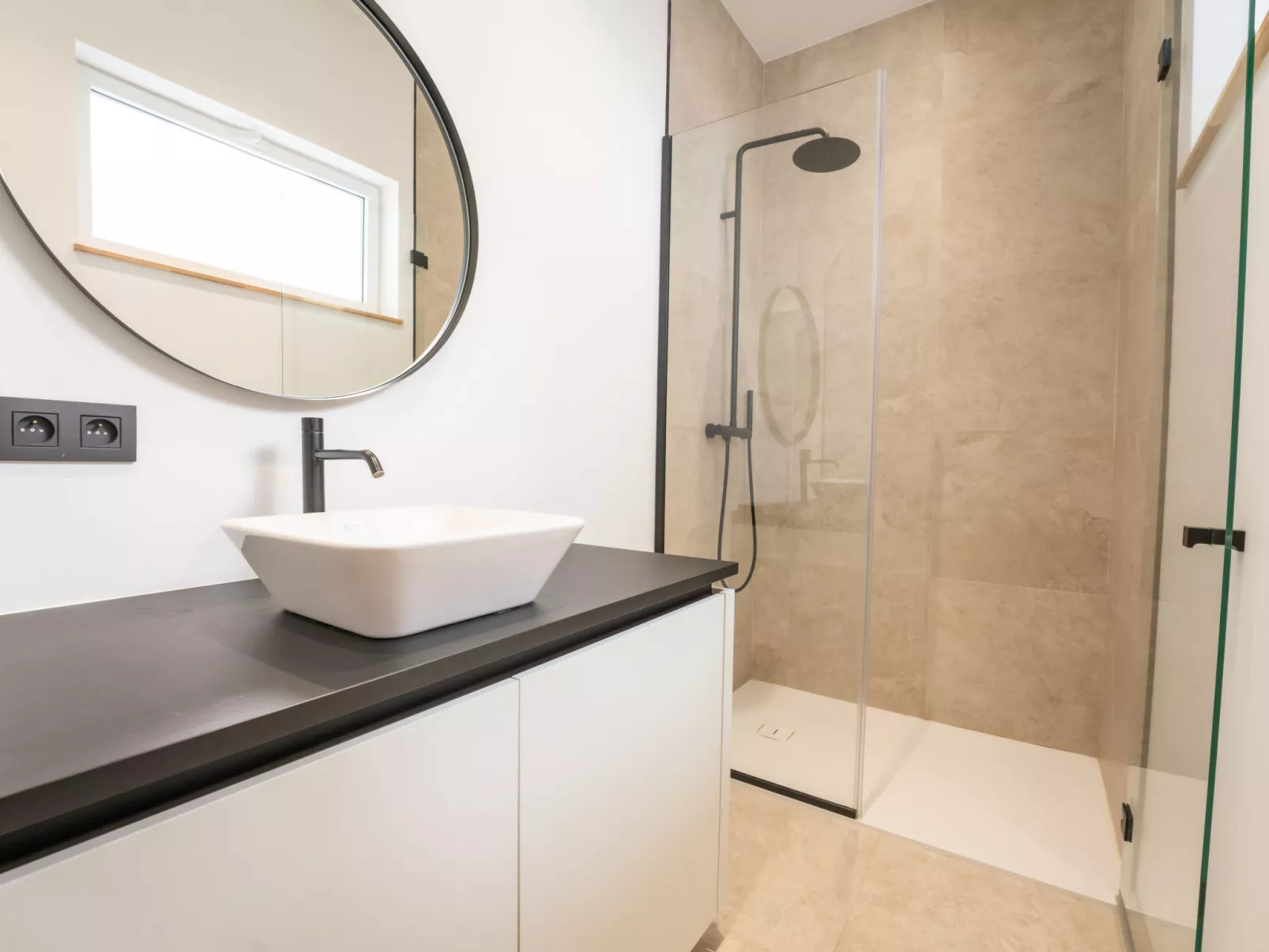 Historical and spacious "La Tourelle I"-Binnen