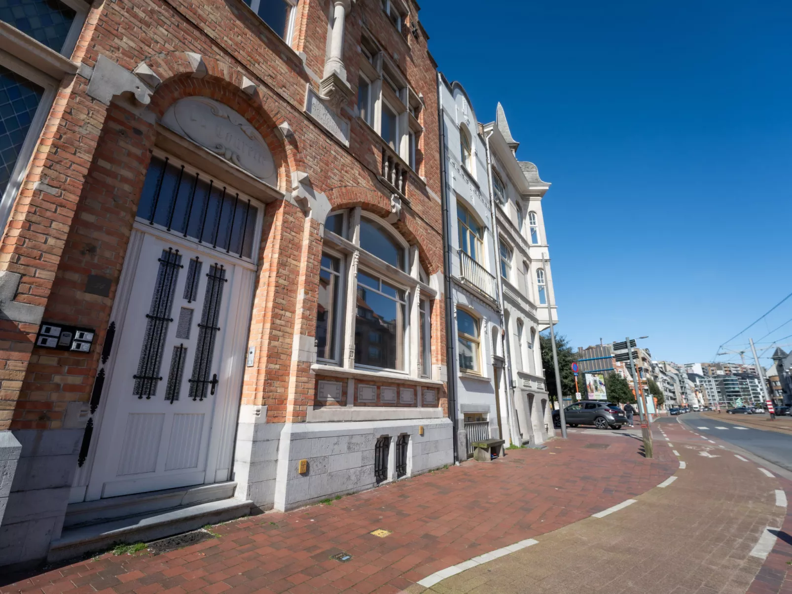 Historical and spacious "La Tourelle I"-Buiten
