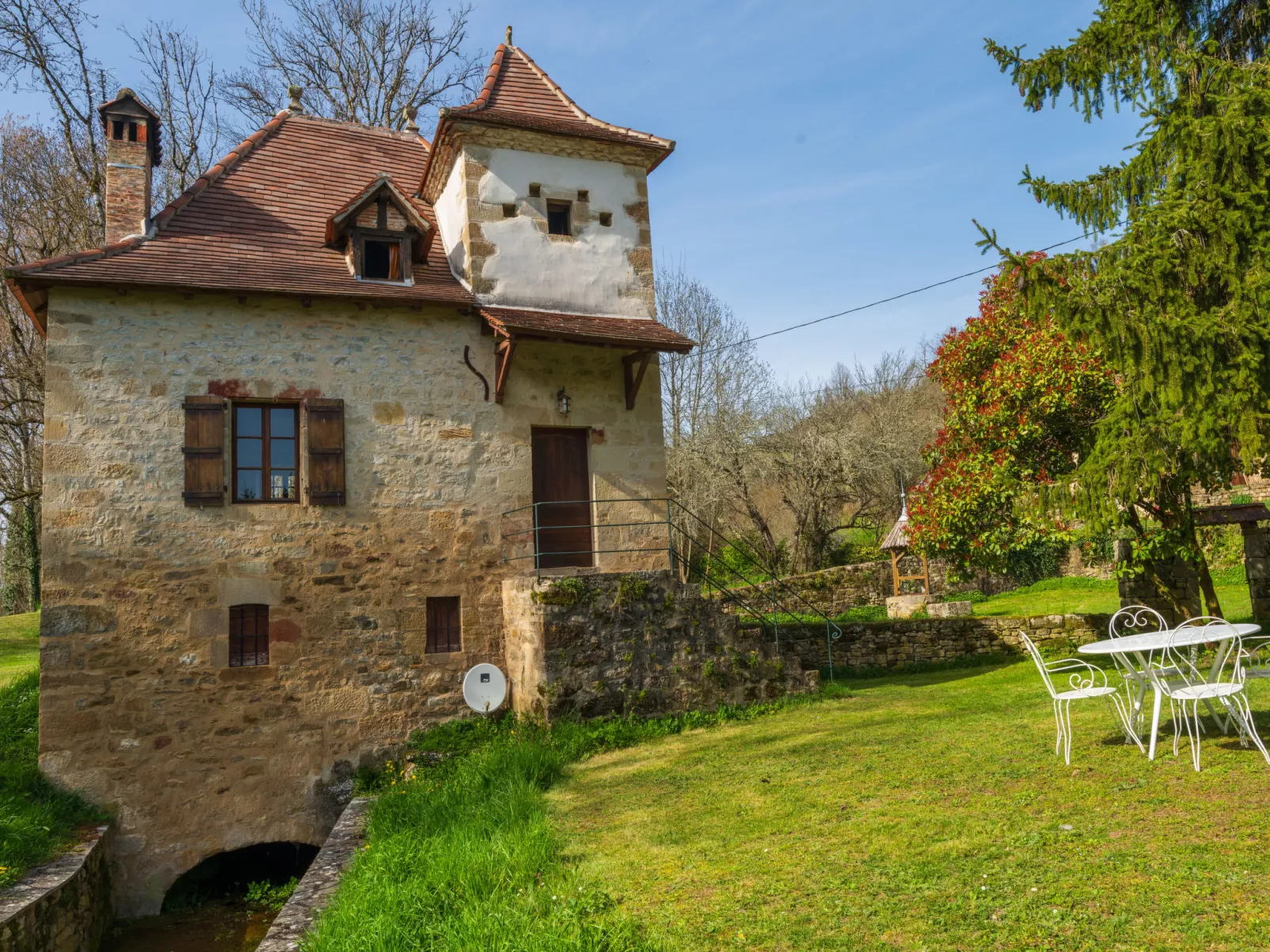 Le Moulin-Buiten