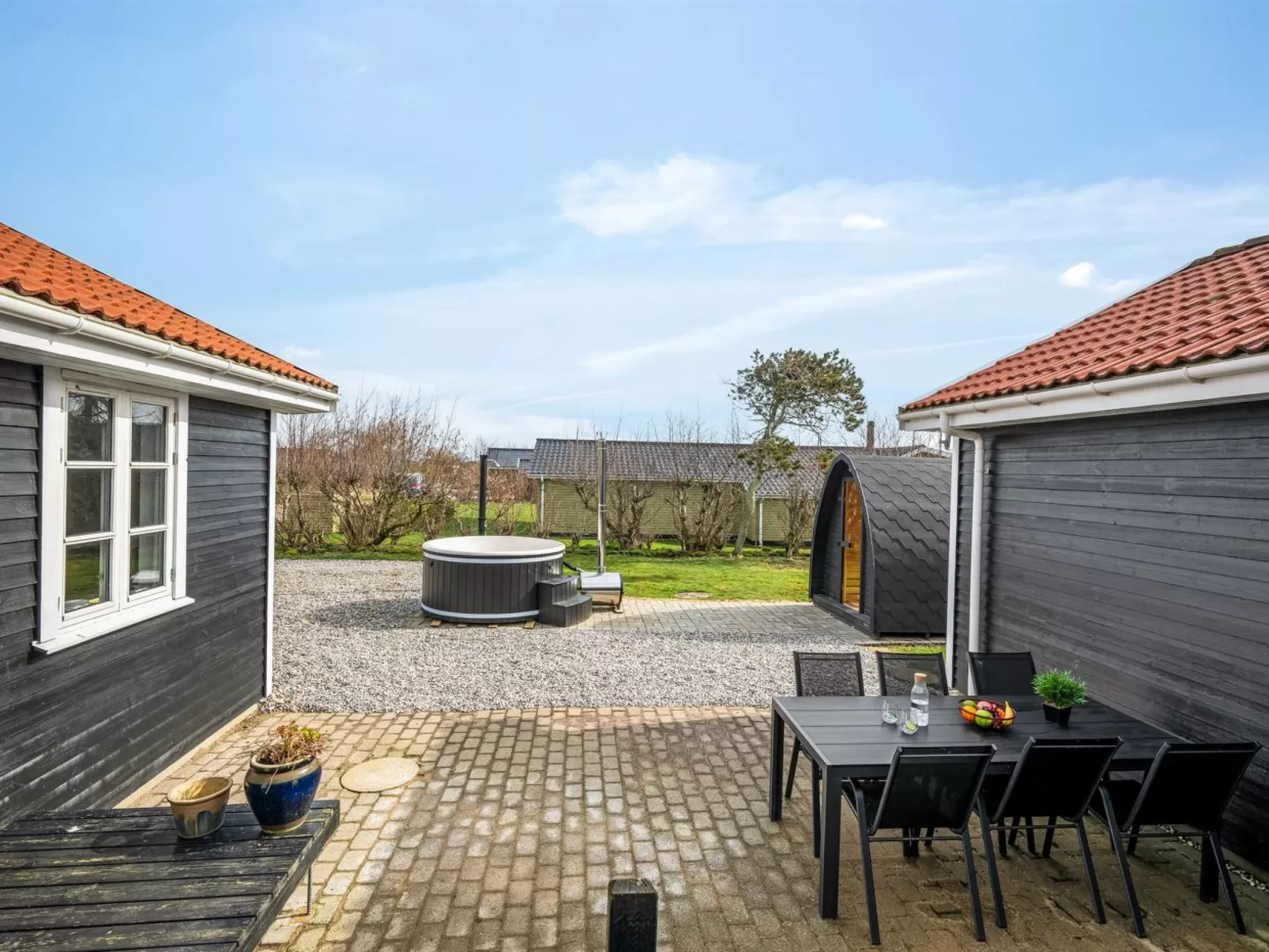 "Torhild" - 700m from the sea-Binnen