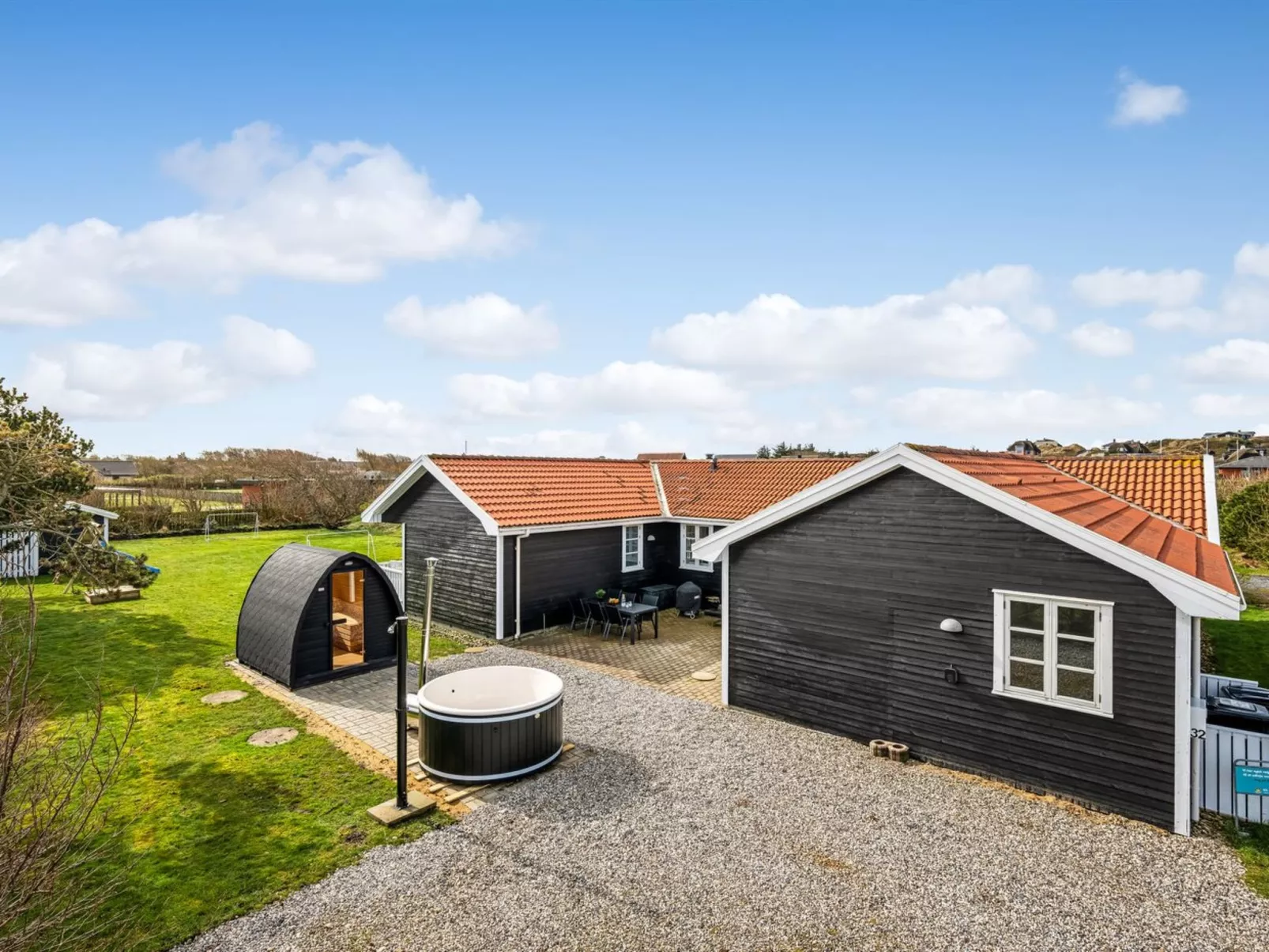 "Torhild" - 700m from the sea-Binnen