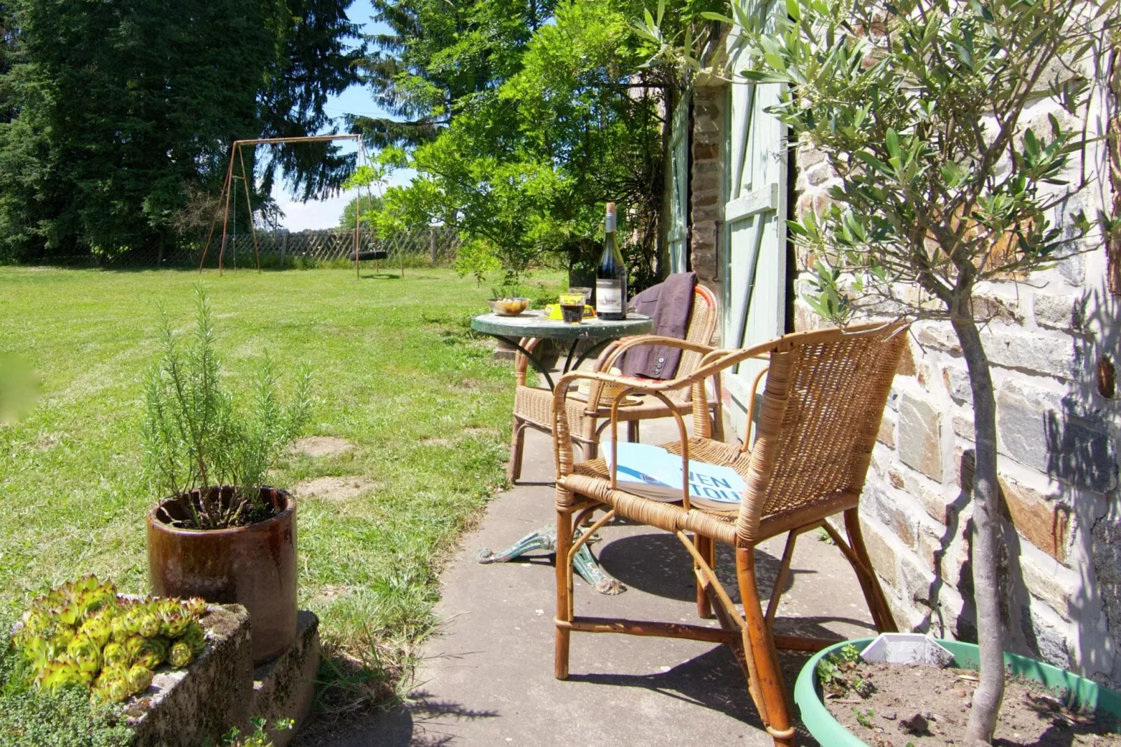 Gite La Forge de Bessous-Tuinen zomer