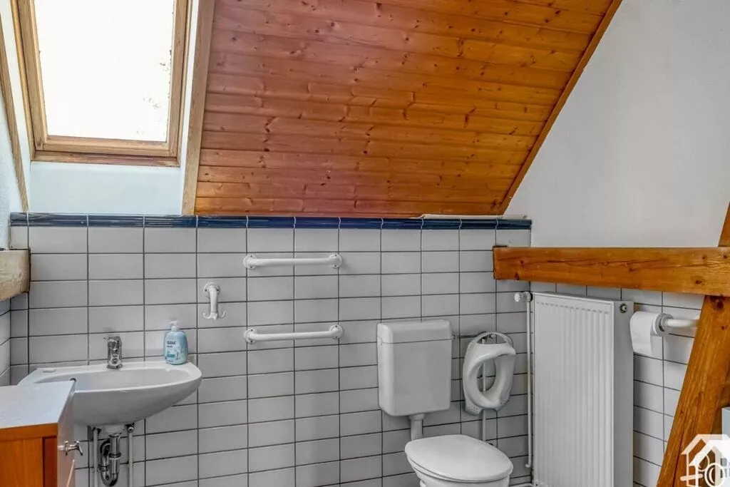 18511-Badkamer