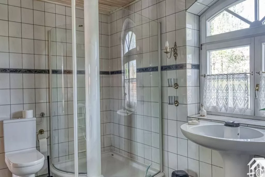18511-Badkamer
