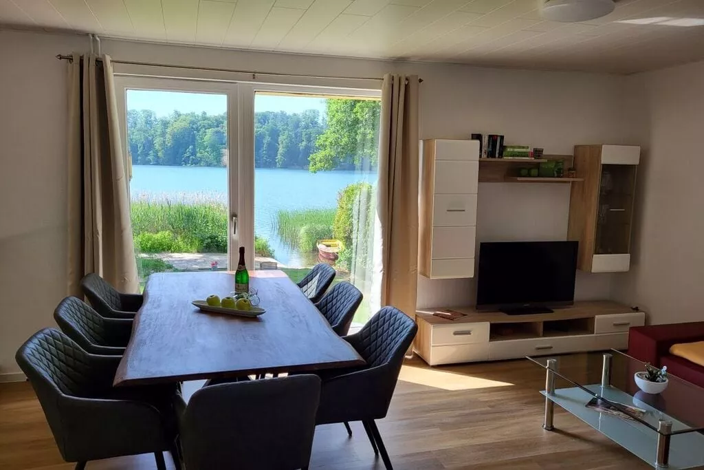 424799-Eetkamer