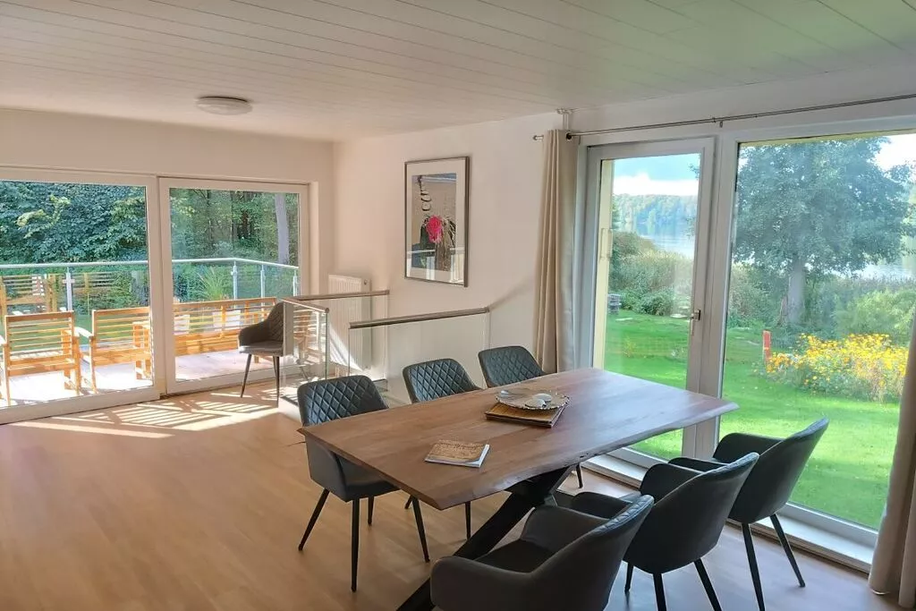 424799-Eetkamer