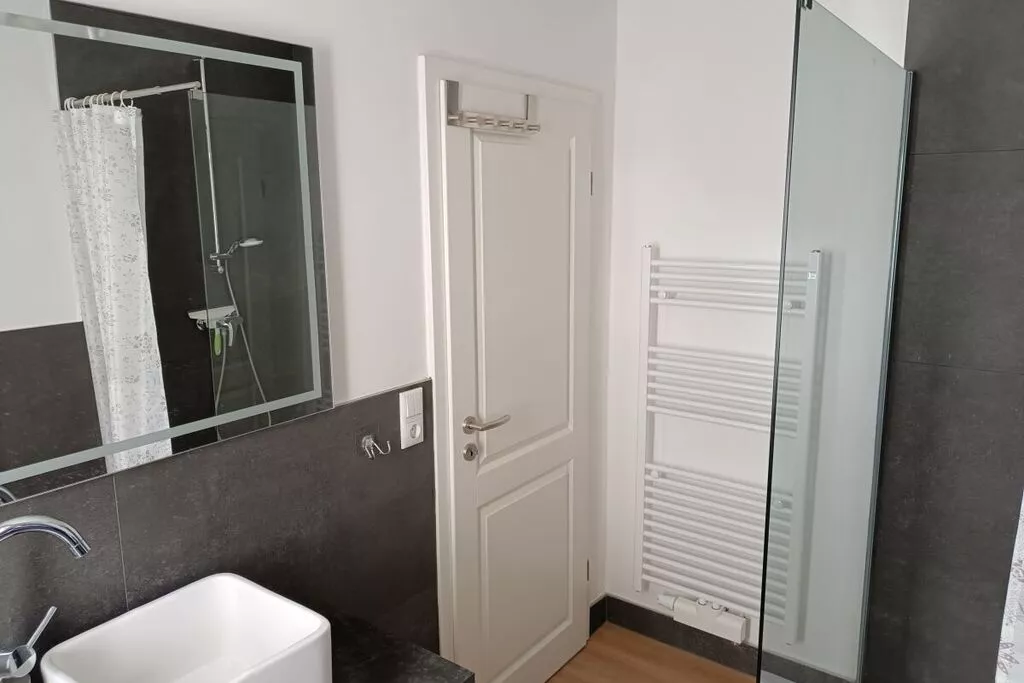 424799-Badkamer