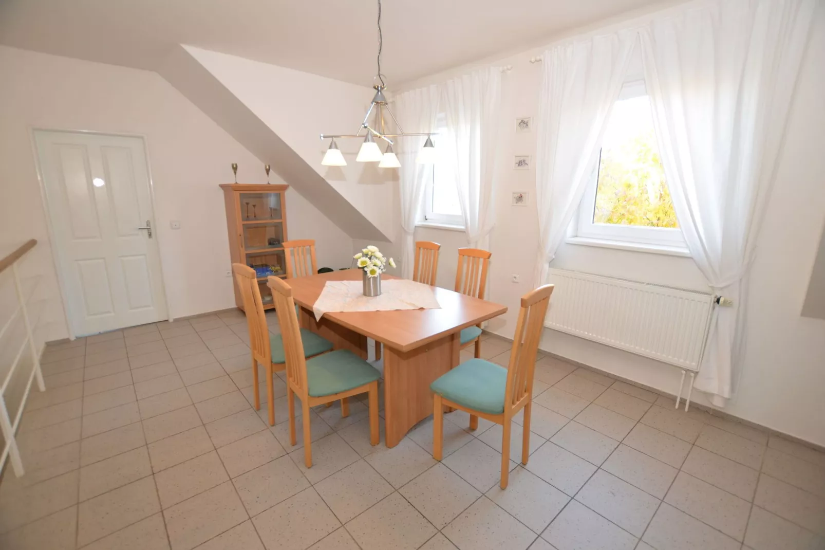 Apartament Nemojov B 9p-Eetkamer