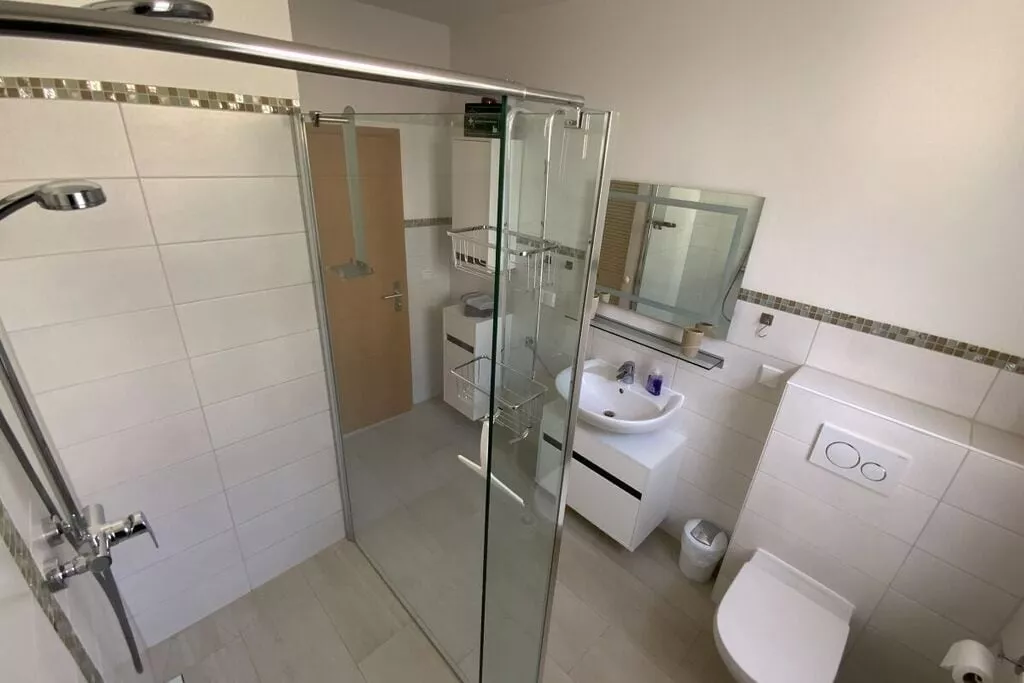 456802-Badkamer