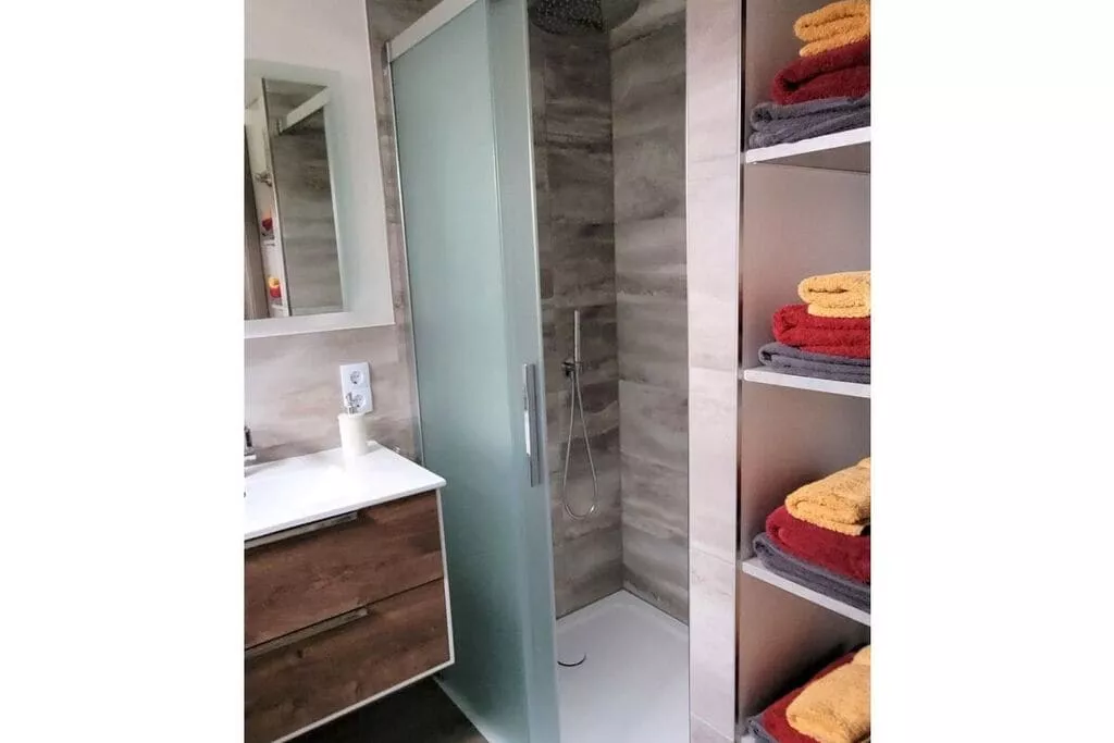 383065-Badkamer