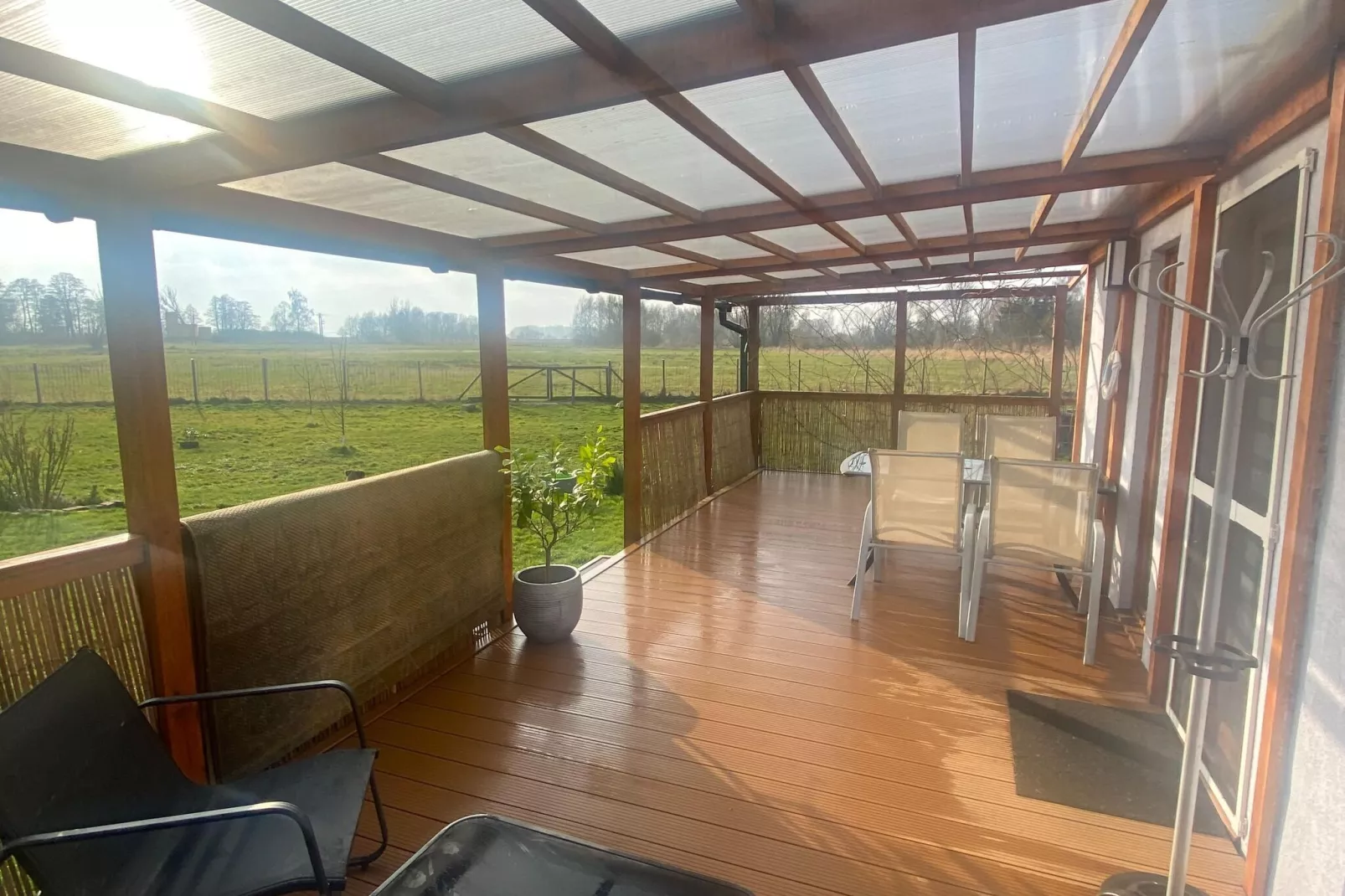 Dom wakacyjny w Stepniczce z sauną i jacuzzi-Terrasbalkon