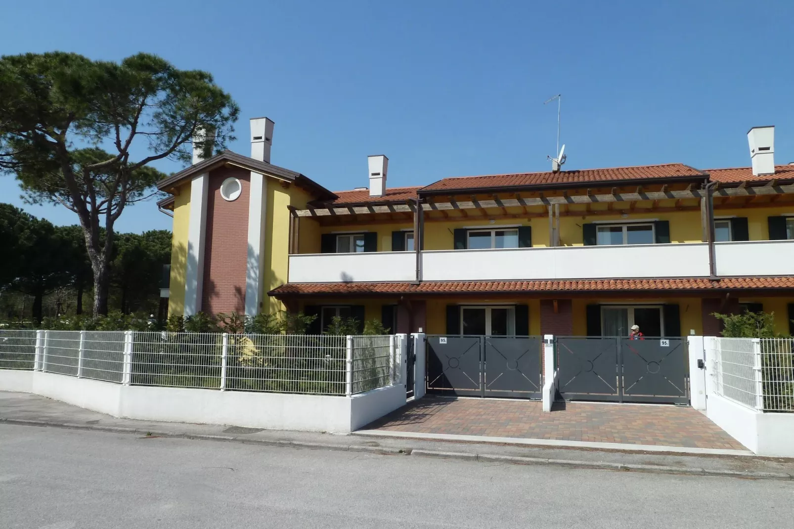 Villa Faro Vecchio Cavallino - Treporti Trilo first floor balcony no 8-Buitenkant zomer