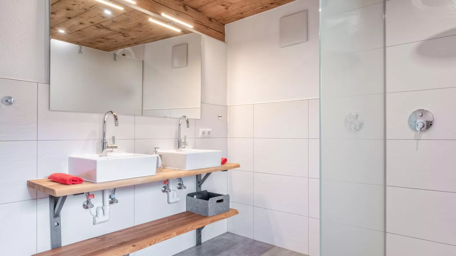 Kraftplatz am Litzlhof Large-Badkamer
