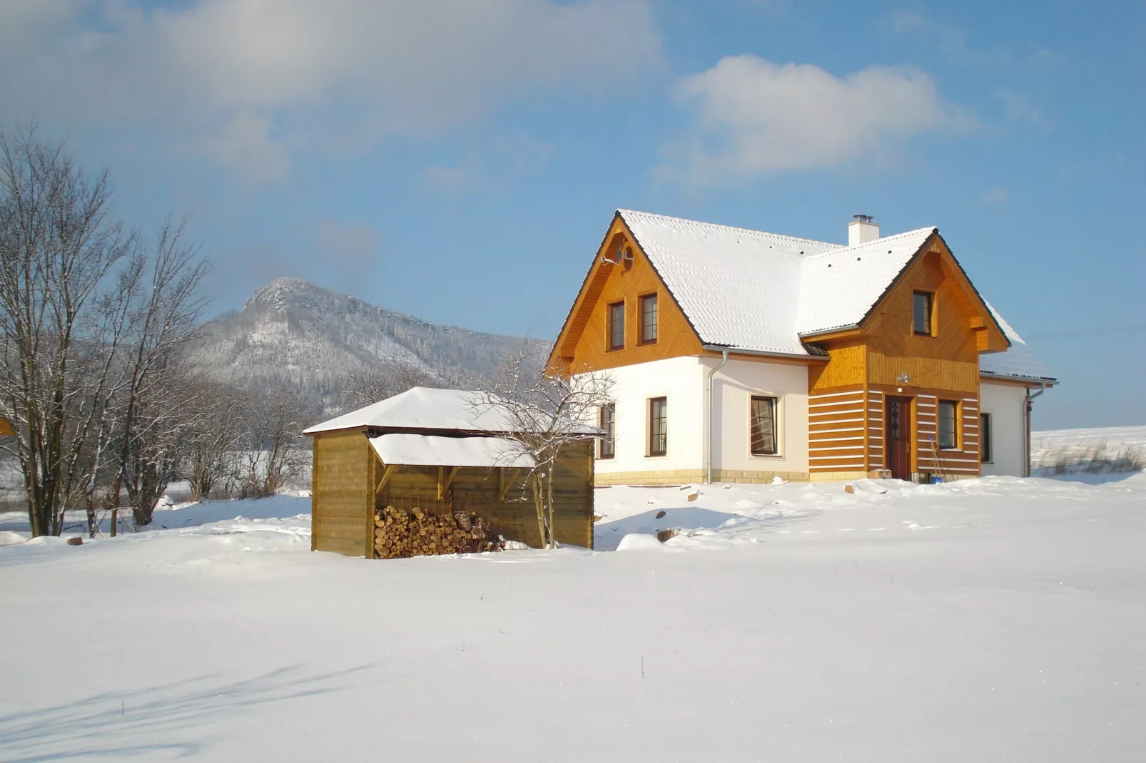 Koruna 12 persoons woning-Exterieur winter