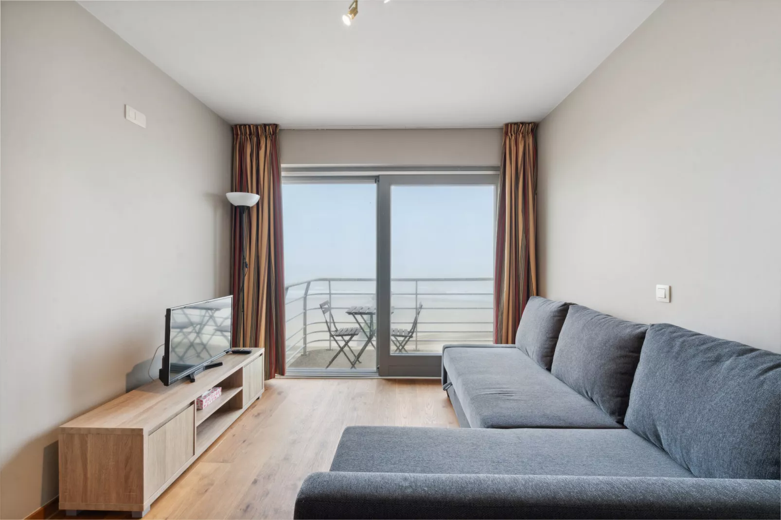 Ocean Suites 1004-Woonkamer