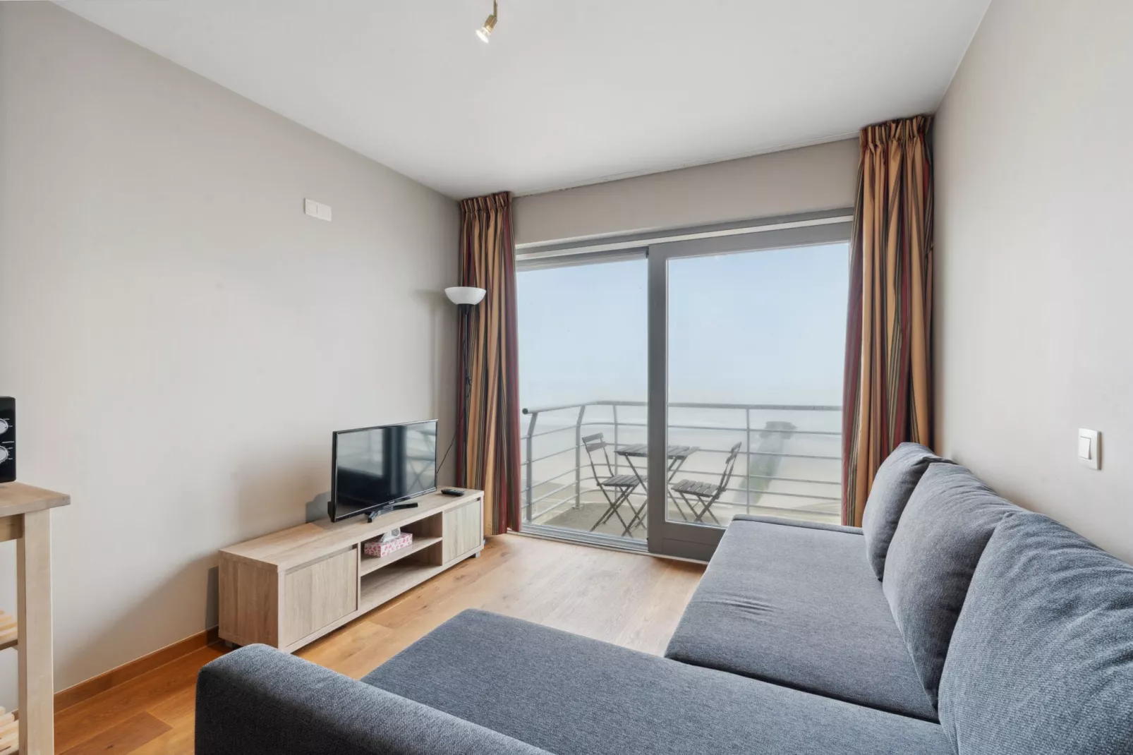 Ocean Suites 1004-Woonkamer