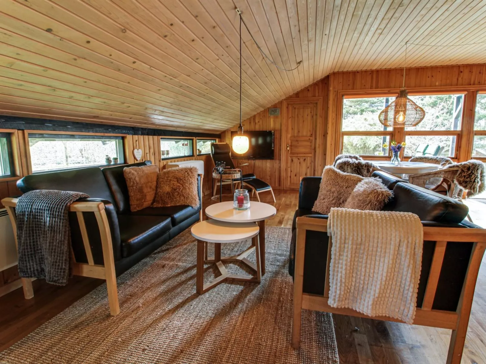 "Amela" - 30km from the sea-Binnen