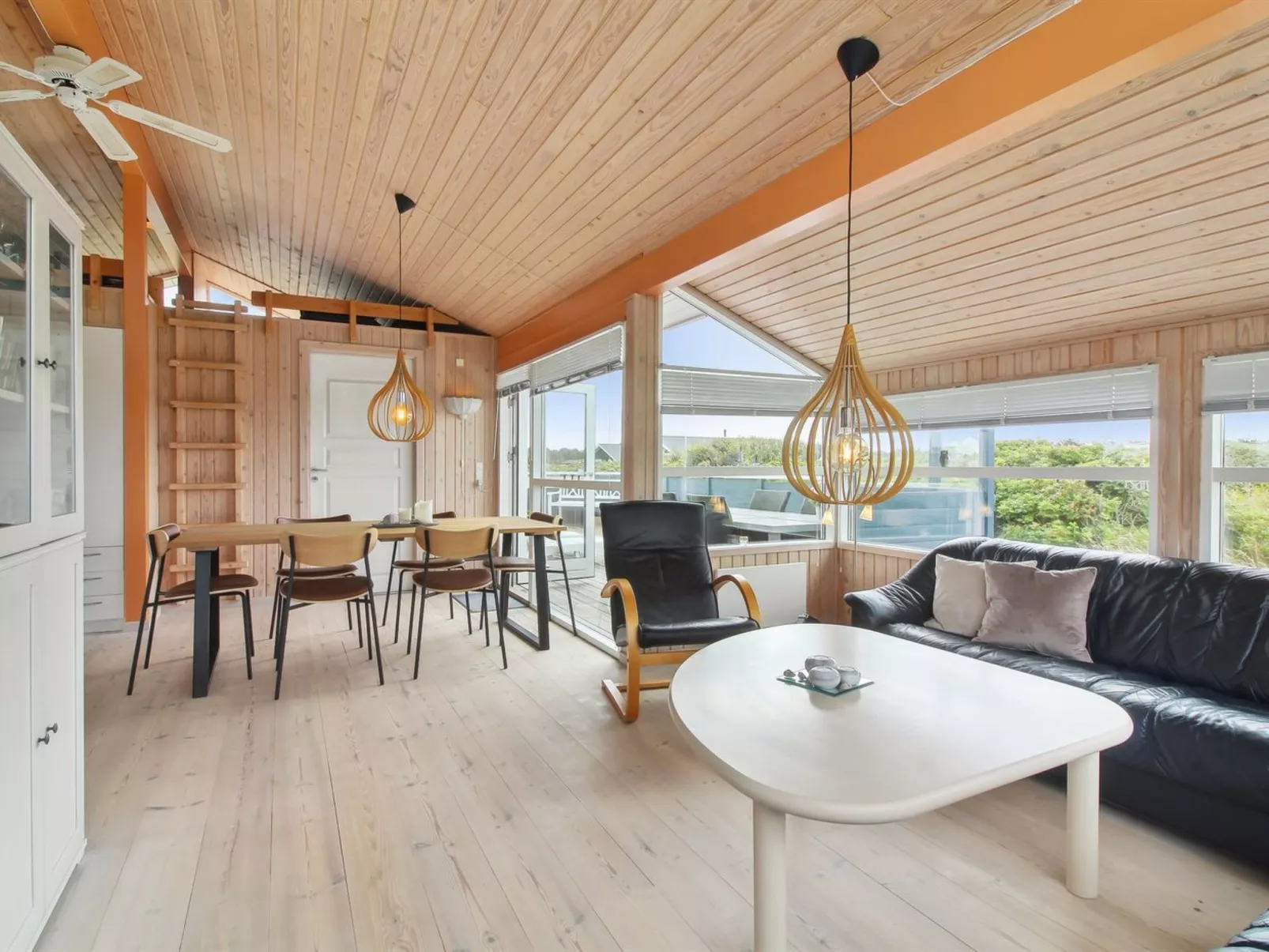 "Mitre" - 300m from the sea-Binnen