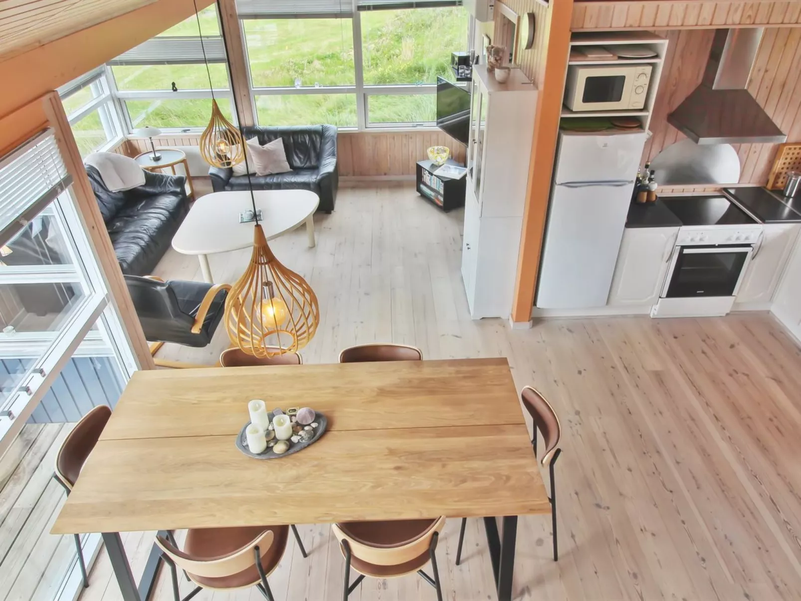 "Mitre" - 300m from the sea-Binnen