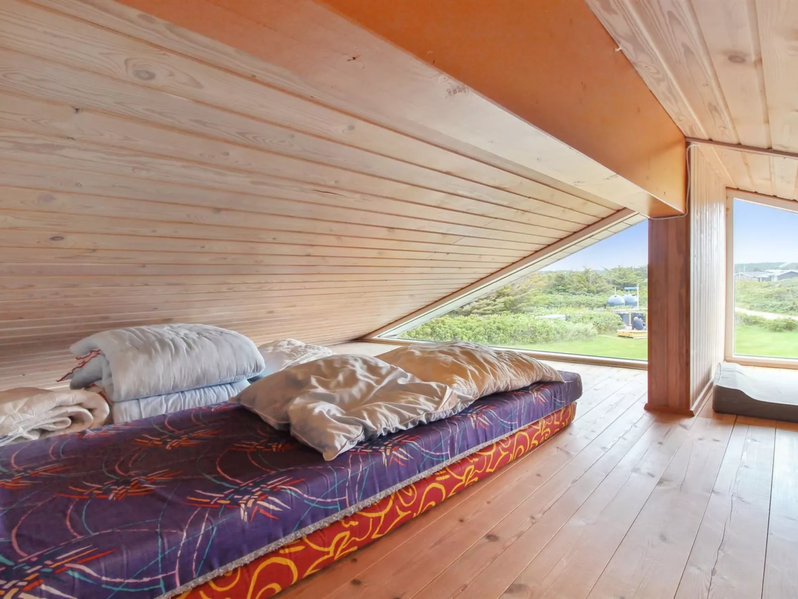 "Mitre" - 300m from the sea-Binnen