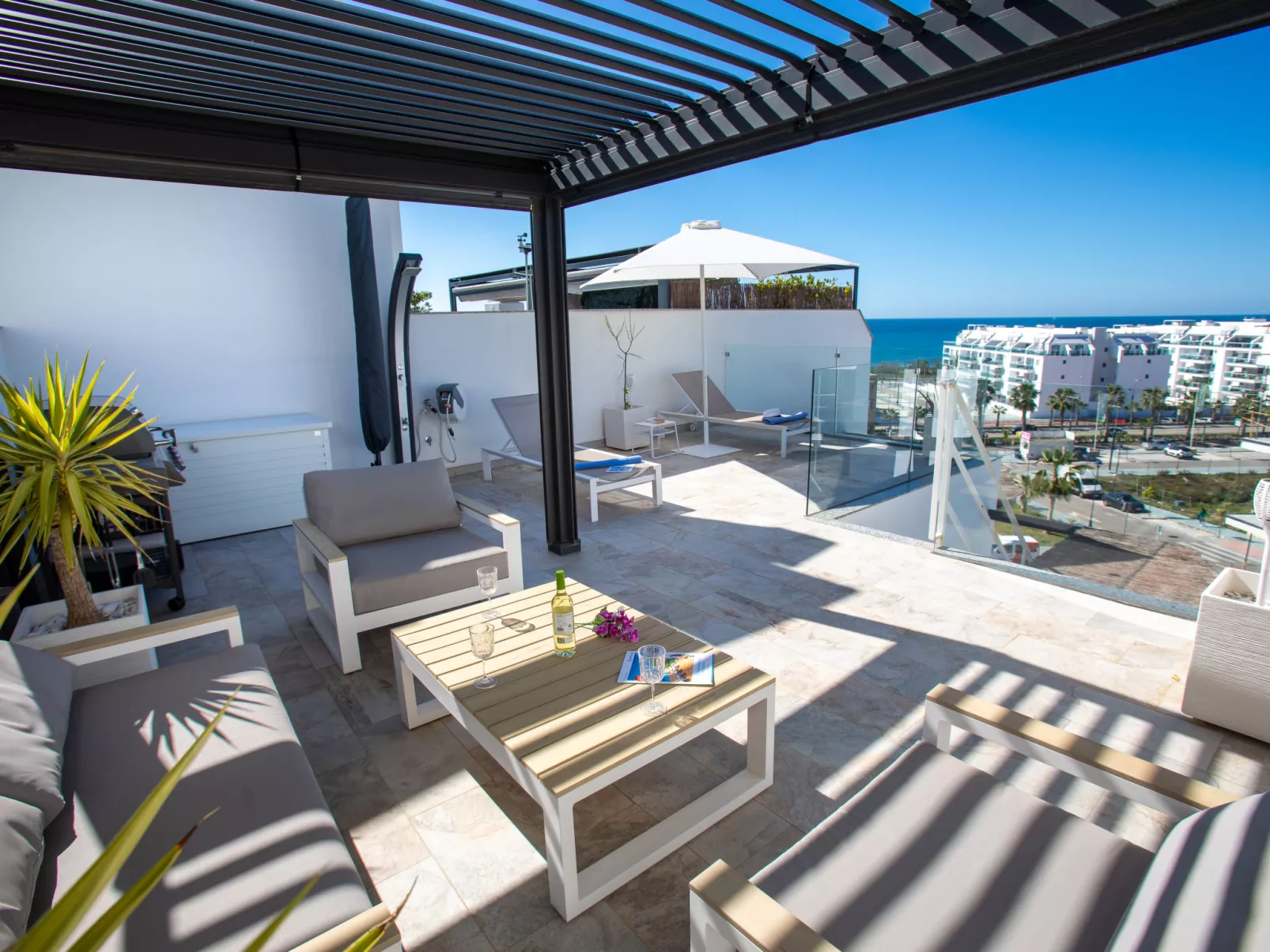 Serenebay Apartment SeaView/Roof Terrace-Buiten