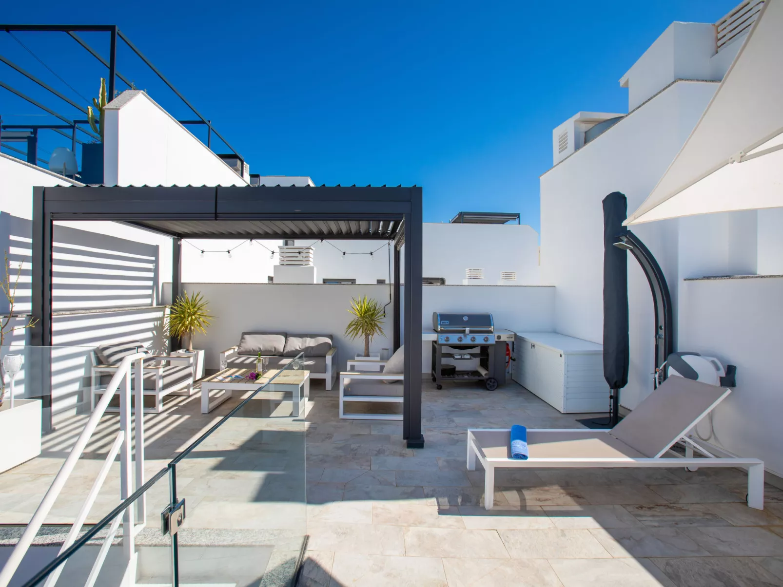 Serenebay Apartment SeaView/Roof Terrace-Buiten