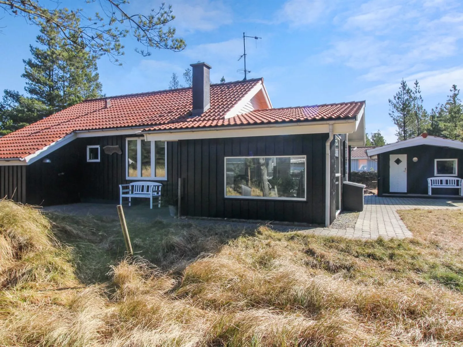 "Augustine" - 1.6km from the sea-Buiten
